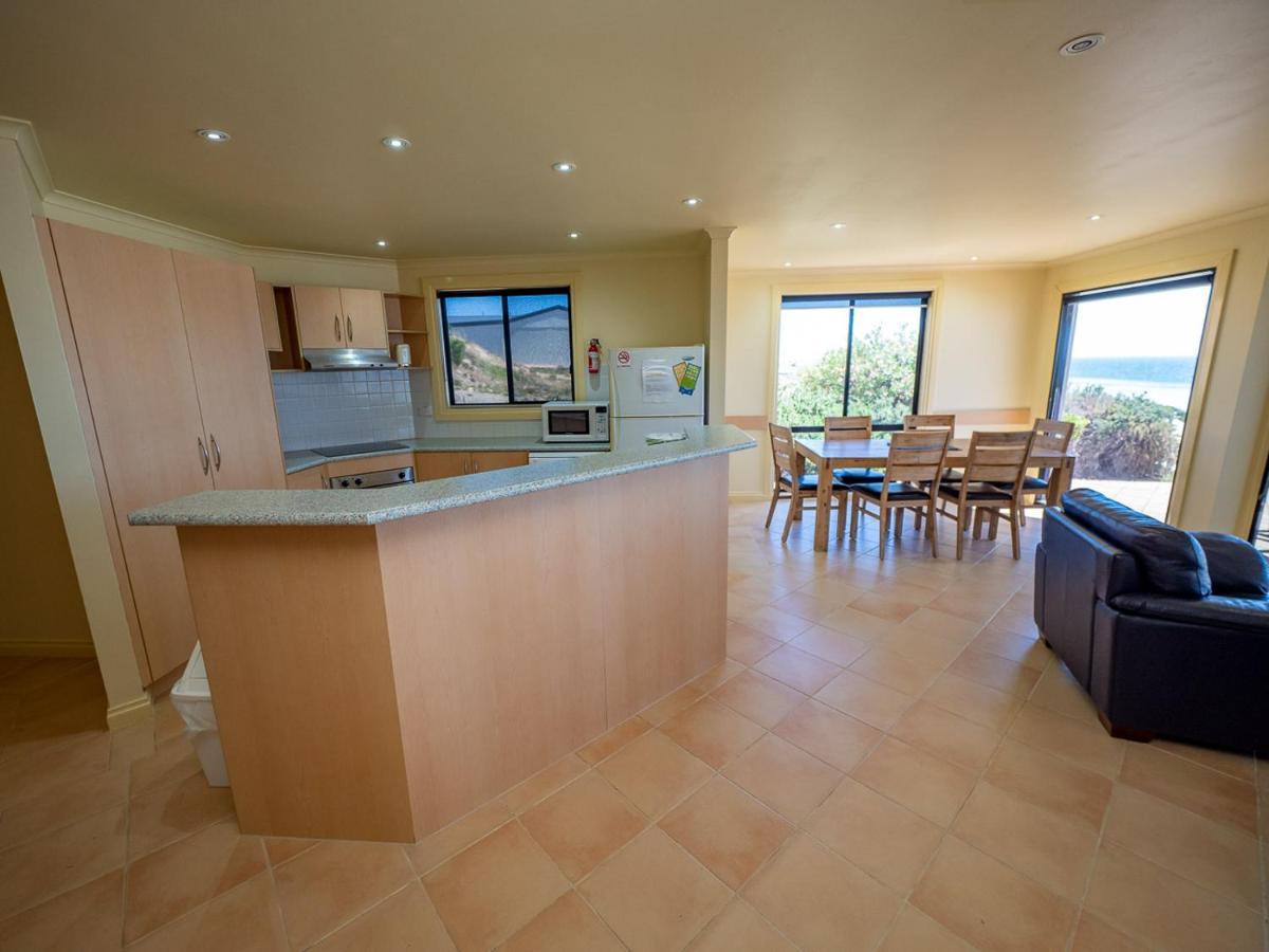 Cliff House Beachfront Villas ムーンタ エクステリア 写真