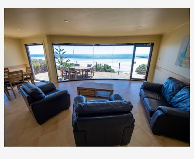 Cliff House Beachfront Villas ムーンタ エクステリア 写真