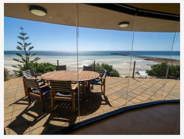 Cliff House Beachfront Villas ムーンタ エクステリア 写真